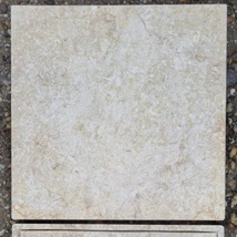 Mészkő antikolt kerítés pillér 30*30*2 cm