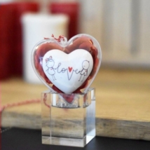 Szív - szerelem fonala 8 cm szívtartóban