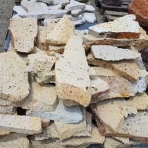 Sárga tufa tipegő  két oldalon vágott  MÉRŐS (kg)