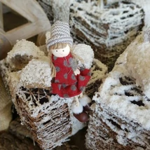 Kislány sállal akasztós textil 16*5 cm szürke piros