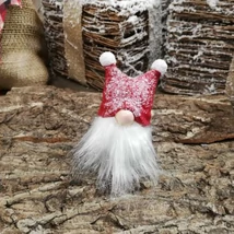 Manó sapkában agancsos álló kerámia 6*5,5*9 cm piros, szürke