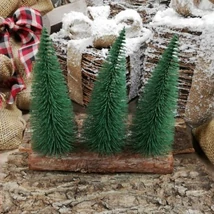 Fenyő 3db -os fa talpon 17 cm sötétzöld
