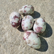 Rubellit kvarc tojás 4-5 cm Mérős
