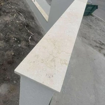 Mészkő antikolt kerítés fedkőlap 100*30*2 cm