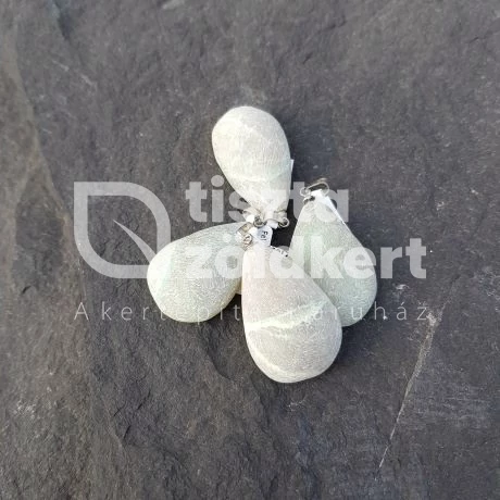 Felezett csepp medál garnierit 2-2,5x3,5-4 cm