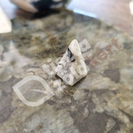 Piramis Labradorit ásvány marokkő 25*14mm