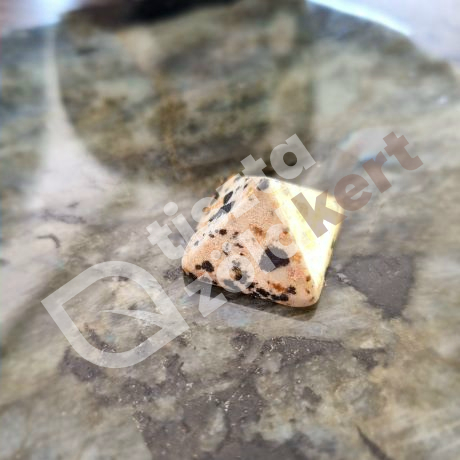 Piramis Dalmata Jáspis ásvány marokkő 20*20*12-13mm